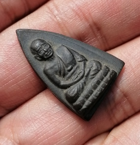 หลวงปู่ทวด​ รุ่น​ ร.ศ.200​ พิมพ์กลีบบัว​ วัดช้างไห้​ จ.ปัตตานี​ ปี​ 2525 เคาะเดียว