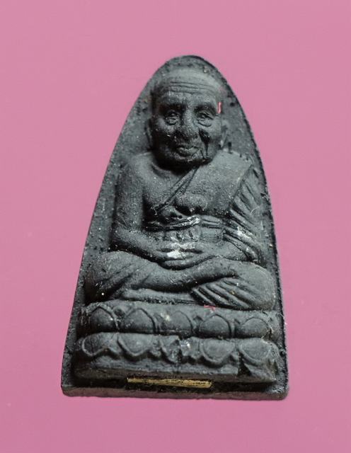 พระหลวงพ่อทวด ออกวัด กม.๒๖ ยะลาฝังตระกุดทองเหลือง