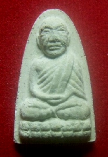 **เบาๆ**หลวงปู่ทวดเนื้อผง หลังโรยเพชรแร่ วัดประสาทบุญญาวาส ปี ๒๕๔๓**กล่องเดิม สวยๆ