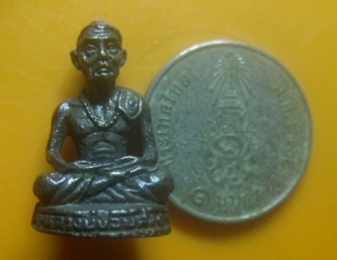 **เบา​ๆ​**รูปหล่อ หลวงปู่ข่อยสูง จ.ลพบุรี**เนื้อโลหะผสม สวยๆ เชิญชมครับ