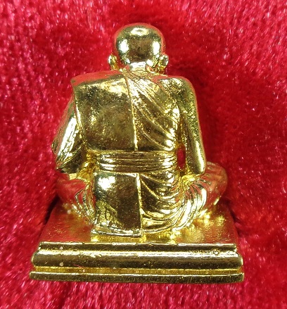 รูปหล่อลอยองค์หลวงปู่ทวดเหยียบน้ำทะเลจืด รุ่นนิรันตราย วัดแค จ.สุพรรณบุรี เนื้อทองมหาชนวน สวยครับ