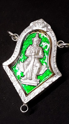 ท้าวเวสสุวรรณจำปีใหญ่สุพรรณภูมิ เนื้อมหาชนวนกาหลั่ยทองลงยาสีเขียวหน้ากากเงินแท้พร้อมเลี่ยมกรอบเงิน