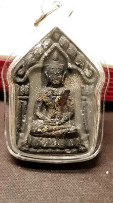 พระขุนแผนช่อฟ้าปราบมาร ปี 2558 เนื้อผง วัดละหารไร่ จ.ระยอง สวยเลี่ยมพร้อมกล่องเดิมน่าเก็บสะสมครับ