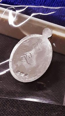 เหรียญเม็ดแตงรุ่นแรกหลวงพ่อตัดเนื้อดีบุกกรรมการ+เหรียญแจกทาน สวยเดิมหายากครับ