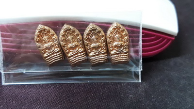 พระนาคปรกใบมะขาม รุ่นแรก ชุดเนื้อทองแดงหลังจาร" หลวงปู่เช้า วัดห้วยลำใยสวยพร้อมซองเดิมครับ