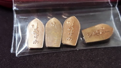 พระนาคปรกใบมะขาม รุ่นแรก ชุดเนื้อทองแดงหลังจาร" หลวงปู่เช้า วัดห้วยลำใยสวยพร้อมซองเดิมครับ