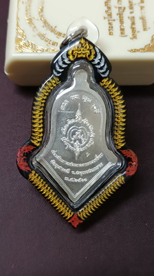 เหรียญท้าวเวสสุวรรณ พิมพ์จำปีใหญ่ รุ่นคุ้มภัยให้ลาภ หลวงพ่ออิฏฐ์ วัดจุฬามณี พร้อมกล่อง 