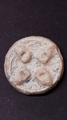 พระปิดตาสี่ทิศ กรุวัดคู้ยาง กำแพงเพชร สภาพสวยเดิม เนื้อจัด ราดำเต็ม ยันต์หลังชัด สวยเดิมน่าเก็บสะสม