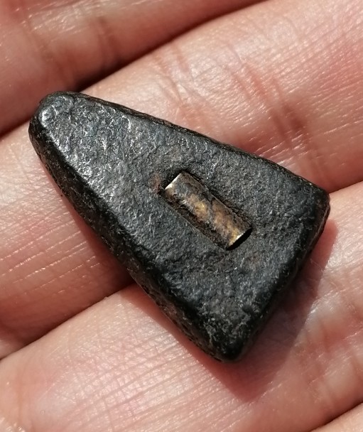 พระปิดตาเนื้อผงใบลาน หลังตะกรุดทองคำ ไม่ทราบที่ เคาะเดียว     