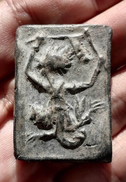 พระไม่ทราบที่ เคาะเดียว     