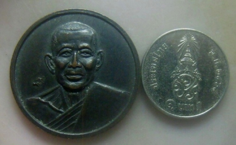 **เบาๆ**เหรียญที่ระลึกวันสรงน้ำ หลวงพ่อยิด จันทสุวัณโณ วัดหนองจอก จ.ประจวบฯ ปี ๒๕๓๗**หลังยันต์ สวยๆ