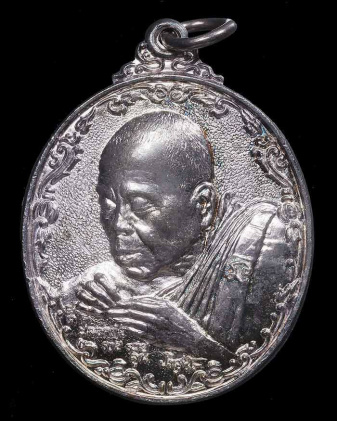 เหรียญพรปีใหม่ หลวงพ่อคูณ ปริสุทโธ วัดบ้านไร่ ปี 2537 เนื้อเงิน หายากมากๆ