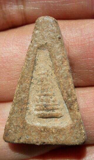 พระผงสุพรรณจงอางศึก อู่ทองจงอางศึก(มุ่ย ถิร โพธิ์ โต๊ะ เงิน และคณาจารย์เกือบ 60 รูป) เคาะเดียว(25)