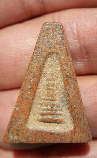 พระผงสุพรรณจงอางศึก อู่ทองจงอางศึก(มุ่ย ถิร โพธิ์ โต๊ะ เงิน และคณาจารย์เกือบ 60 รูป) เคาะเดียว(26)