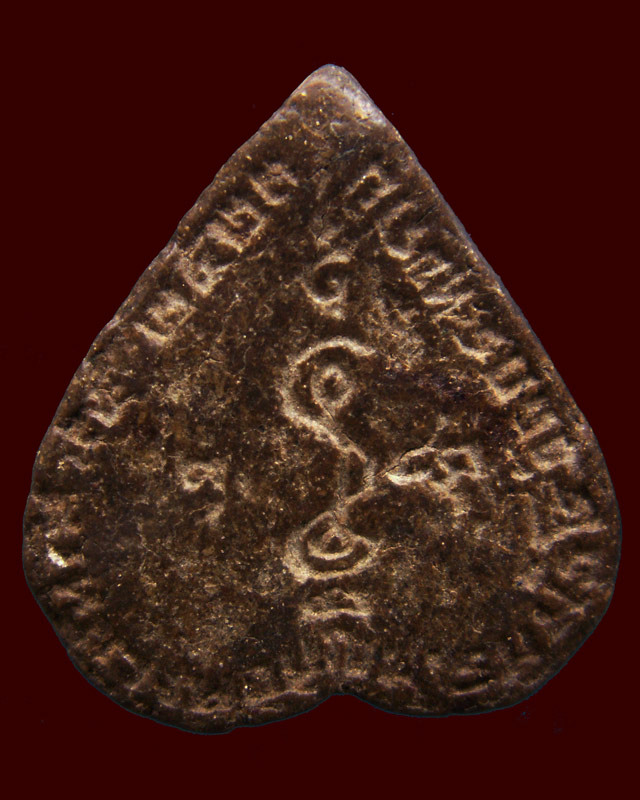 เนื้อผงรูปเหมือนหลวงพ่อบุญมา วัดกระทุ่มราย พ.ศ. 2523 สูง 2 ซ.ม.