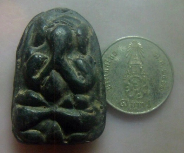 **เบา​ๆ​**พระปิดตามหาลาภ หลังจารยันต์ เนื้อผงใบลาน เก่าๆไม่ทราบที่**เชิญชมครับ 