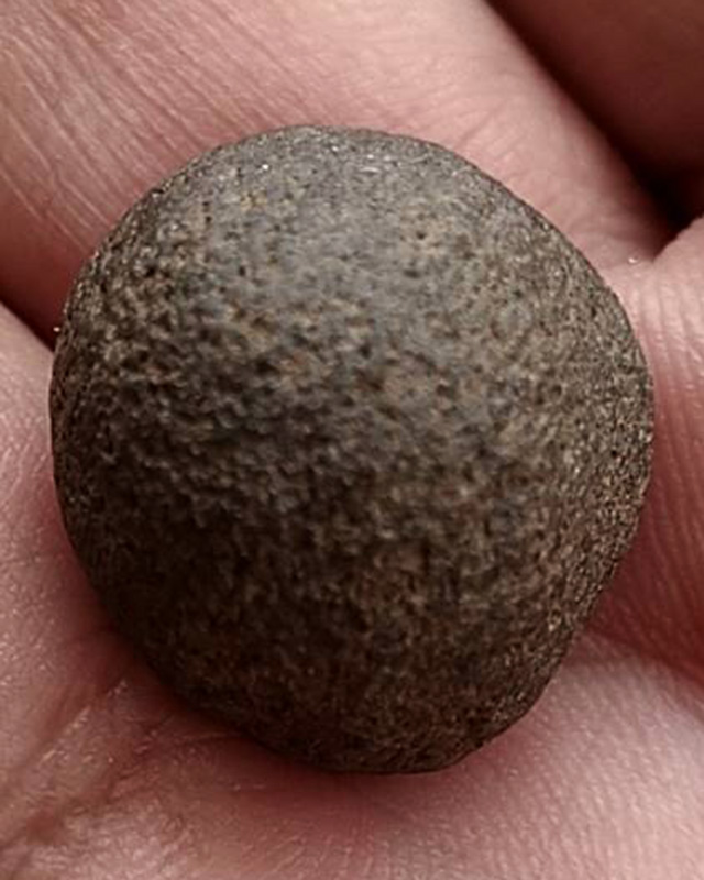 ลูกอมเนื้อผง ขนาด 2 ซ.ม. พระบ้านเก่าเก็บหลายสิบปี