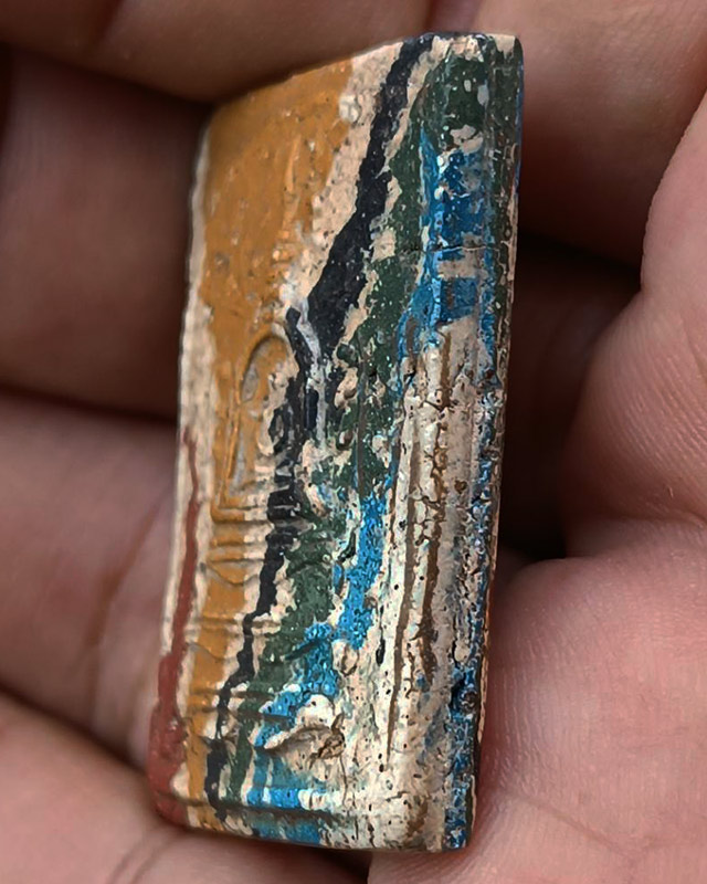 สมเด็จเนื้อผงสีเบญจรงค์ หลังตราครุฑ ขนาด 3.9 x 2.5 ซ.ม. ไม่ทราบที่ พระบ้านเก่าเก็บ หลายสิบปี