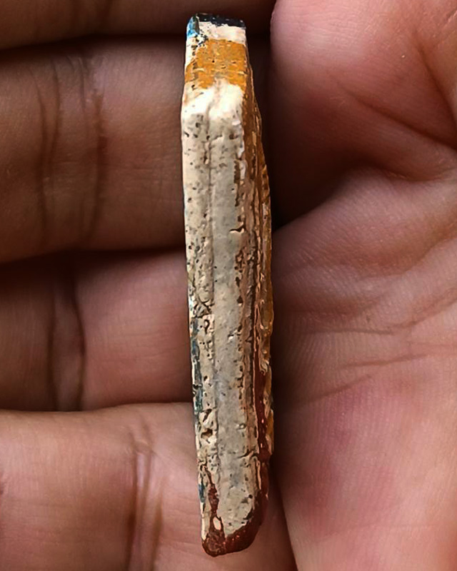 สมเด็จเนื้อผงสีเบญจรงค์ หลังตราครุฑ ขนาด 3.9 x 2.5 ซ.ม. ไม่ทราบที่ พระบ้านเก่าเก็บ หลายสิบปี