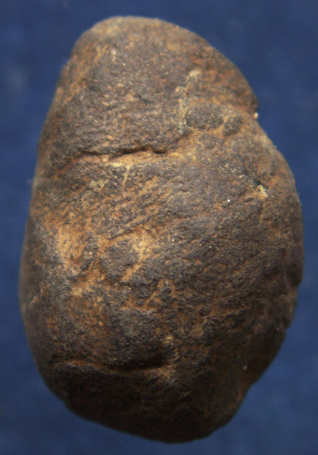 พระงบน้ำอ้อยตัดเดี่ยวเนื้อดิน กรุเตาทุเรียง จ.สุโขทัย