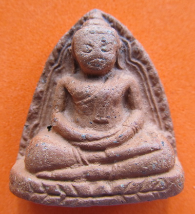 หลวงพ่อโตเนื้อดินแกร่งสวย