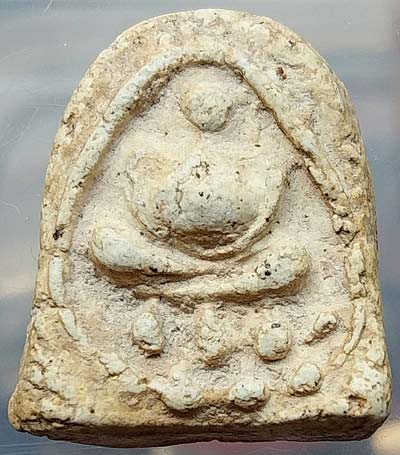 *พระกรุวัดเงินคลองเตย กทม. พิมพ์สังกัจจายน์มีหู เนื้อผง*