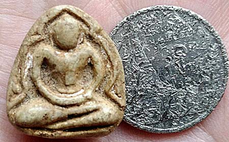 *พิมพ์หลวงพ่อโต เนื้อผง กรุวัดอัมพวา บางกอกน้อย กรุงเทพฯ*