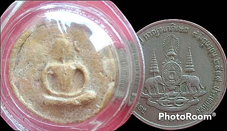 *จันทร์ลอย เนื้อผง วัดประสาทบุญญาวาส ปี๒๕๐๖*