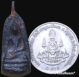 *พระผงคลุกรัก เกศาครูบาอภิชัย ขาวปี วัดพระบาทผาหนาม ลำพูน พิมพ์พระรอด *