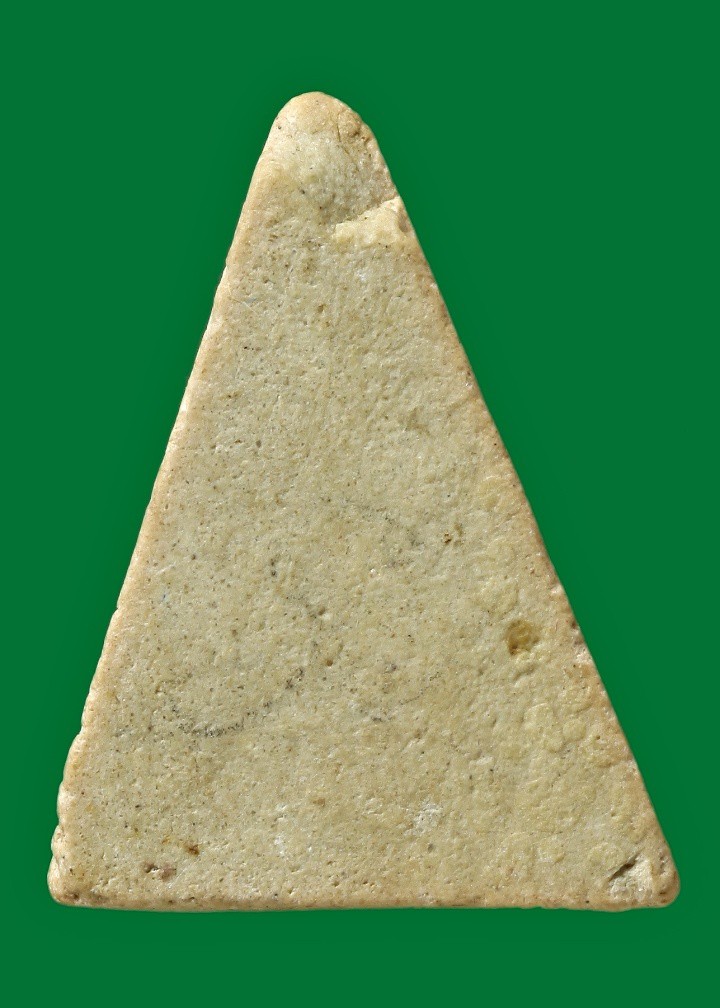 พระนางพญา เนื้อผงพุทธคุณ หลังมีจารดินสอลางๆ