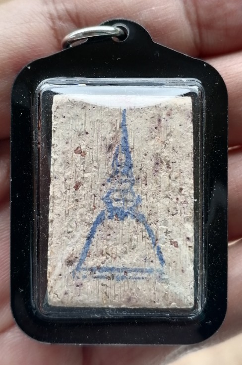 สมเด็จบางขุนพรหม​ พิมพ์สังฆาฎิไม่มีหู​ มวลสารแน่นๆ พร้อมเลี่ยมหนาๆ ปี 2547 เคาะเดียว     