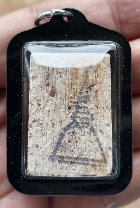 สมเด็จบางขุนพรหม​ พิมพ์สังฆาฎิไม่มีหู​ มวลสารแน่นๆ พร้อมเลี่ยมหนาๆ ปี 2547 เคาะเดียว     