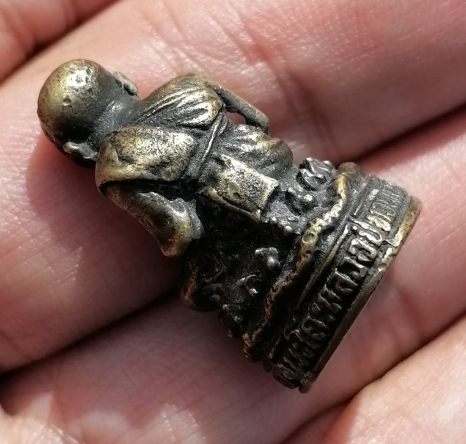 พระไม่ทราบที่ เคาะเดียว   