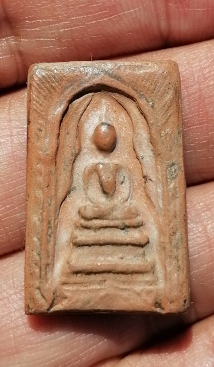 พระไม่ทราบที่ เคาะเดียว   