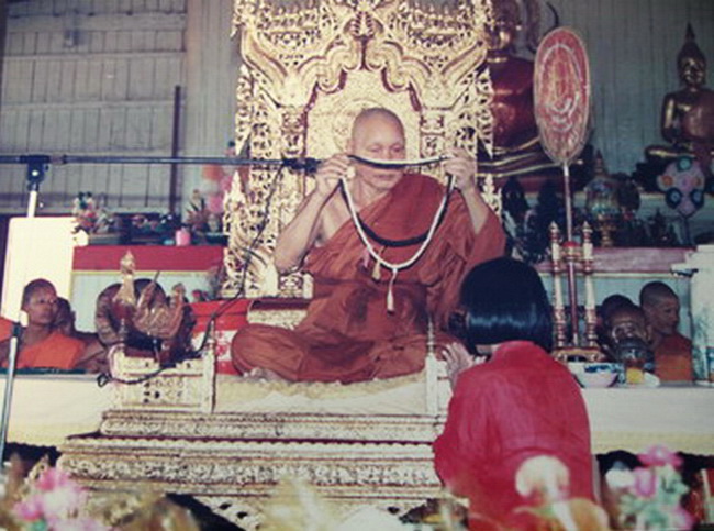 ประคำหลวงพ่ออุตตมะ วัดวังก์วิเวการาม จ.กาญจนบุรี ขนาดใหญ่ สวยมากค่ะ