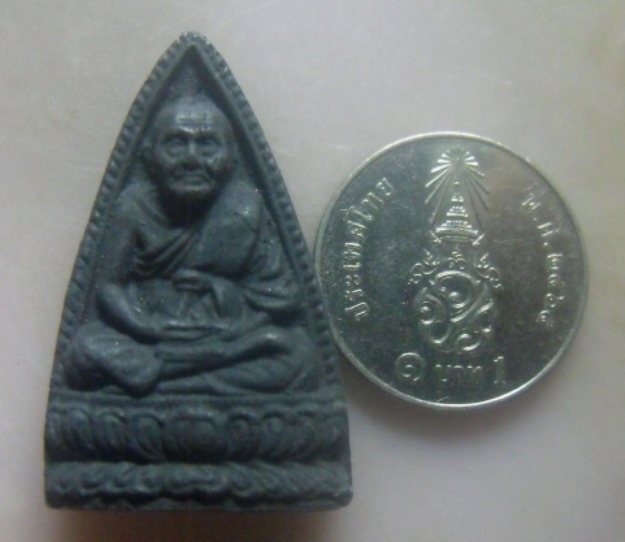 **เบาๆ**หลวงปู่ทวด วัดช้างให้ พ่อท่านฉิ้น วัดเมืองยะลา เนื้ิอว่าน รุ่นปลดหนี้ ปี ๒๕๔๘**สวยๆ