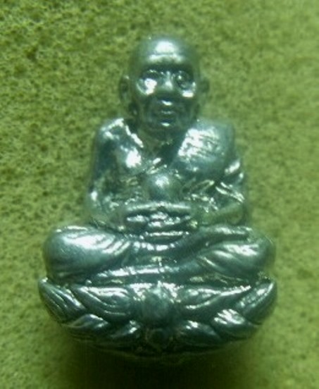 **เบา​ๆ**หลวงปู่ทวดพิมพ์เปิดโลกเหวี่ยงมือ เนื้อดีบุก ลป.ทิม วัดพระขาว รุ่นทรัพย์เศรษฐี ปี ๒๕๔๐**สวยๆ