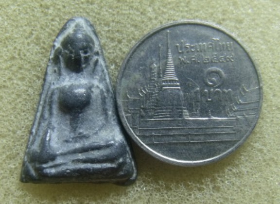 **เบา​ๆ​**พระพิมพ์ผงสุพรรณ เนื้อชินหลังลายผ้า เก่าไม่ทราบที**สวยๆ เชิญชมครับ