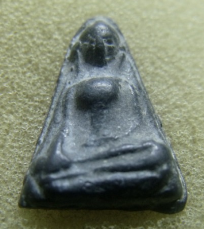 **เบา​ๆ​**พระพิมพ์ผงสุพรรณ เนื้อชินหลังลายผ้า เก่าไม่ทราบที**สวยๆ เชิญชมครับ