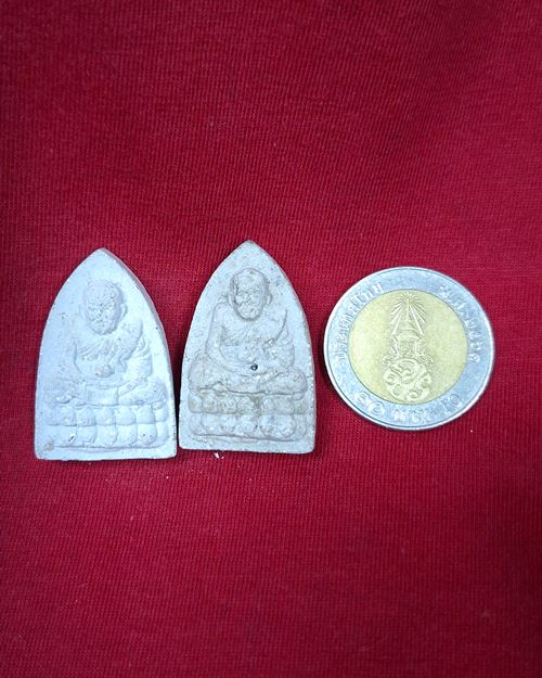 พระผงผสมว่าน หลวงพ่อทวด วัดช้างให้ (ไม่ทราบที่) 2องค์