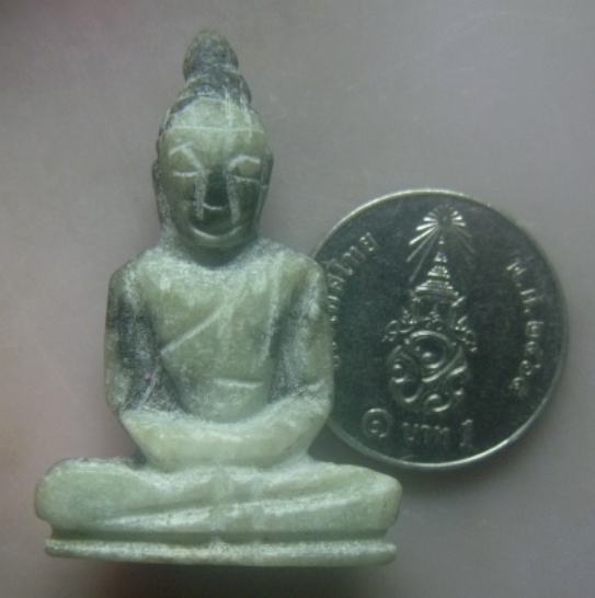 **เบาๆ**พระพุทธปางสมาธิ เนื้อหินพระธาตุ​แกะ เก่าๆ ไม่ทราบที่**สวยๆ เชิญชมครับ