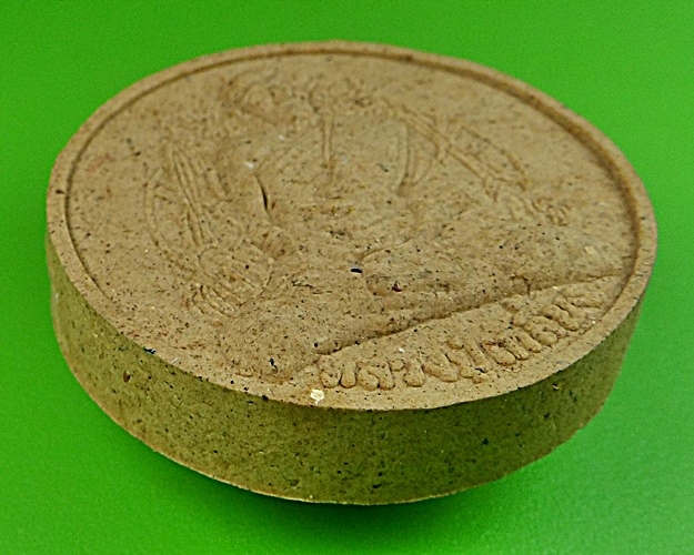 พระผงรูปเหมือนหลวงพ่อเกลี้ยง วัดเนินสุทธาวาส ชลบุรี .2091.