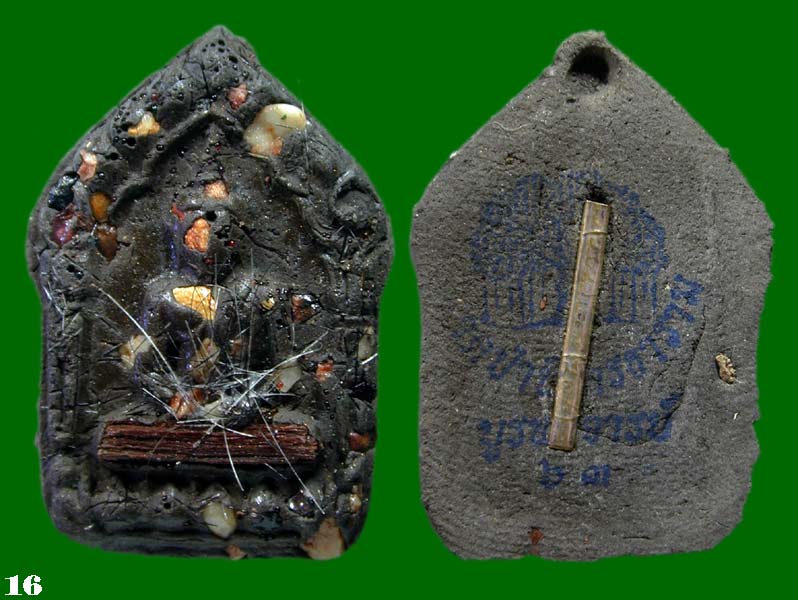 พระขุนแผนเถ้าอังคารธาตุ   ด้านหน้าโรยอัฐิธาตุ +เกศา+จีวร+ พลอยเสก + ตะกรุด  หลัง ตะกรุด 1 ดอก  .....