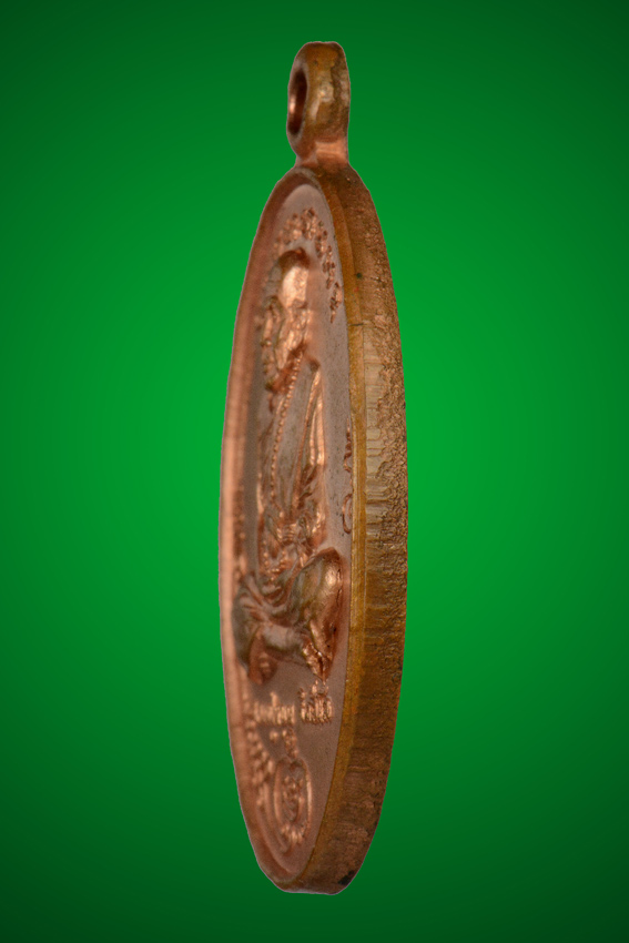 เหรียญรุ่นแรกมนต์พระกาฬ หลวงปู่หมุน ฐิตสีโล สภาพสวยคม ขอบตัดชัดเจน โค้ดเต็มใบ เคาะเดียวแดงครับ