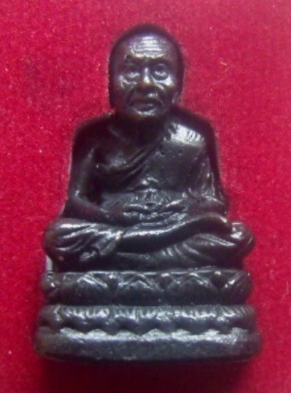 **เบา​ๆ​**หลวงปู่ทวด รุ่นร่มเย็น เป็นสุข สำนักงานเลขาธิการสภาผู้แทนราษฎร ปี ๒๕๕๒**ตอกโค้ด พร้อมกล่อง