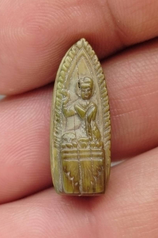 พระพุทธหลังนางกวัก แกะจากงา มีอายุ ศิลป์สวย