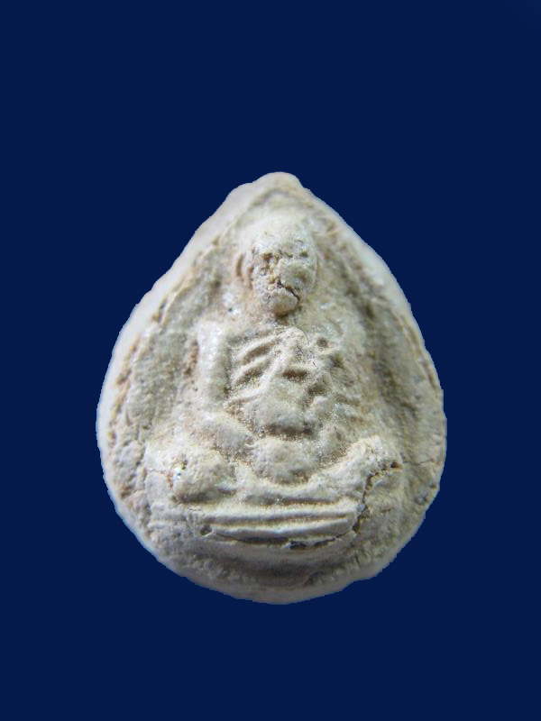 $ พระกลีบบัวหลังจีวร หลวงพ่อฤาษีลิงดำ วัดท่าซุง จ.อุทัยธานี เคาะเดียว ๒ องค์ครับ 