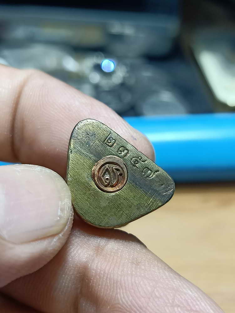 4-293 รูปหล่อลอยองค์ เพชรบูรพา หลวงปู่บุญสม ที่พักสงฆ์ร่มโพธิ์ทอง จ.ชลบุรี มช. เลข 2357กล่องเดิม