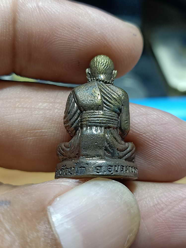 4-301 รูปหล่อมหามงคล รุ่นแรก หลวงปู่ผา วัดเดือยไก่ จ.อุบลราชธานี 2559 มช. เลข 17 กล่องเดิม