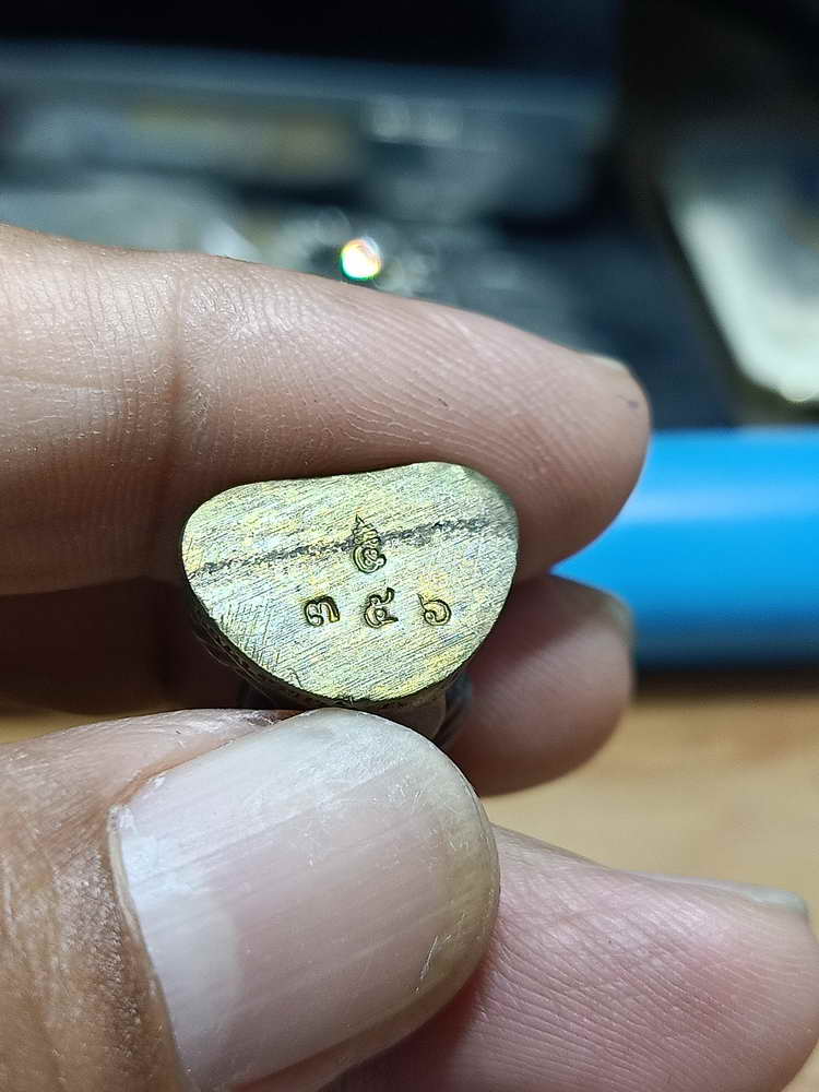 4-302 รูปหล่อมหามงคล รุ่นแรก หลวงปู่ผา วัดเดือยไก่ จ.อุบลราชธานี 2559 มช. เลข 356 กล่องเดิม